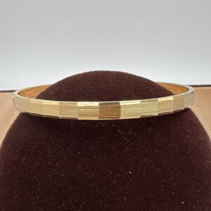 VINTAGE MONET ELEGANT CLASSIC GOLD TONE BANGLE STYLE  BRACELET Size Large